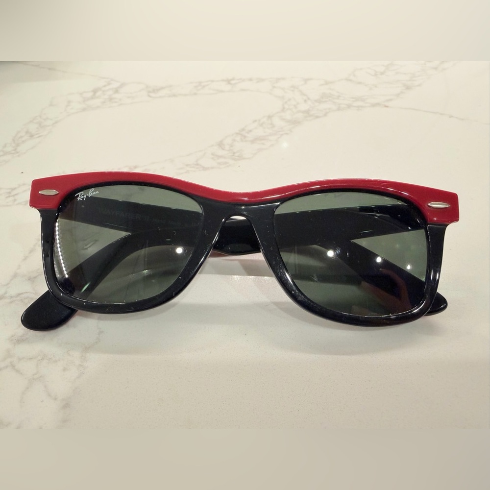 Ray-Ban Classic Unisex Black & Red Sunglasses